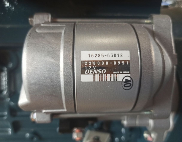 Дизельный двигатель Kubota V1505 в комплекте
